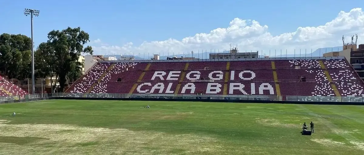 Serie B, sfuma il rischio rinvio per Reggina-Monza: prato horror ma la partita si gioca