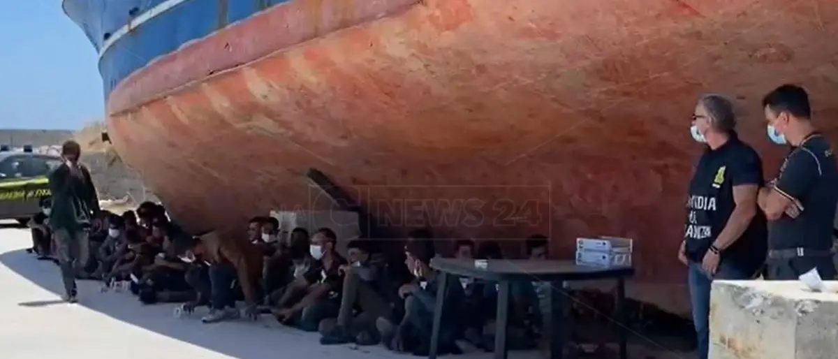 Migranti, ancora sbarchi nella Locride: arrivate un centinaio di persone a bordo di 3 barche