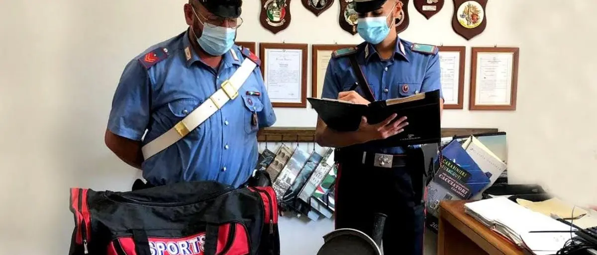 Gli svaligiano casa mentre è un matrimonio: due arresti nel Reggino