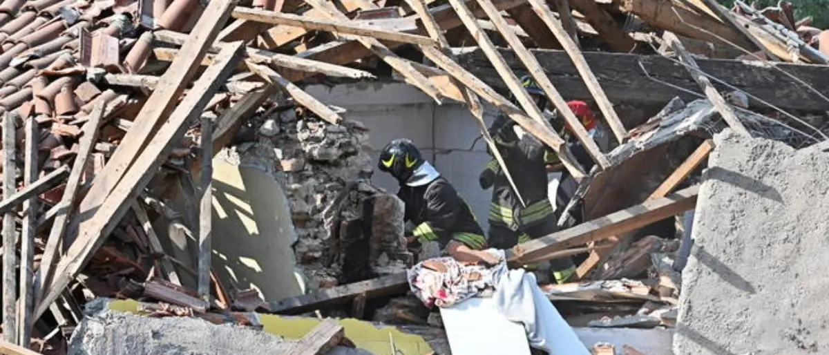 Crolla palazzina a Torino: morto un bimbo di 4 anni, ferite 3 persone