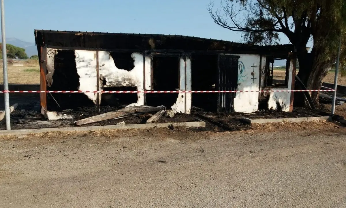 Incendio doloso al Parco archeologico di Sibari, il sindaco di Cassano: «Combattiamo insieme»