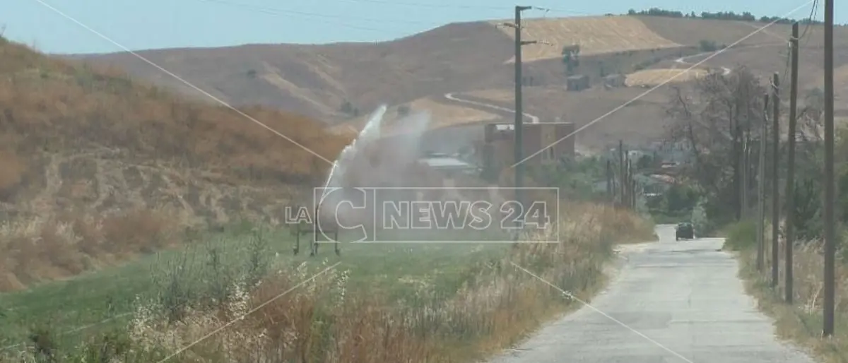 Isola Capo Rizzuto, agricoltori ancora senz’acqua: il Comune si appella alla Regione