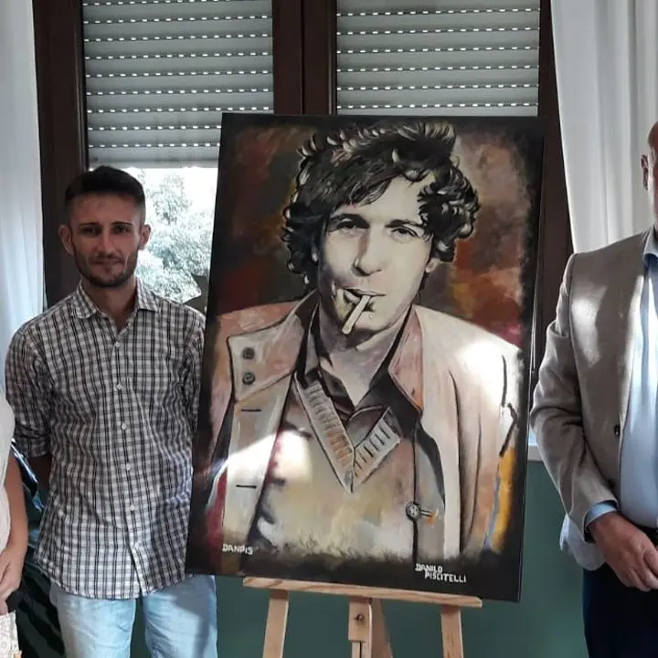 Crotone, un ritratto raffigurante Rino Gaetano donato alla città