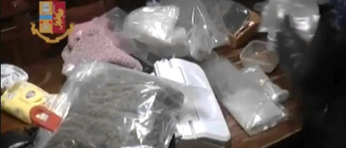 Quasi due tonnellate di marijuana sequestrate in un capannone: arrestato un pregiudicato di Rosarno