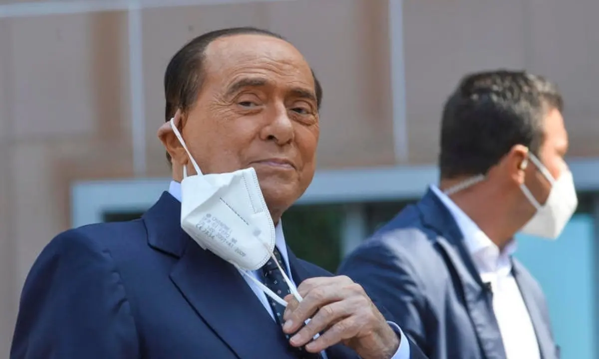 Silvio Berlusconi ricoverato all’ospedale San Raffaele per controlli post Covid