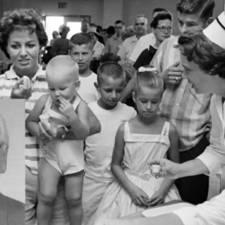 Albert Sabin, lo scienziato che scoprì il vaccino contro la poliomielite e morì povero