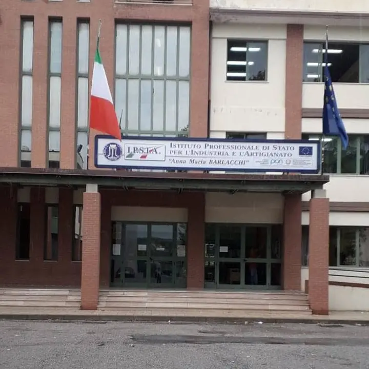 Crotone, cede parte di solaio in laboratorio dell’Ipsia: locali dichiarati inaccessibili già l’aprile scorso