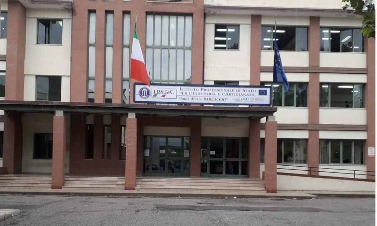 Crotone, cede parte di solaio in laboratorio dell’Ipsia: locali dichiarati inaccessibili già l’aprile scorso