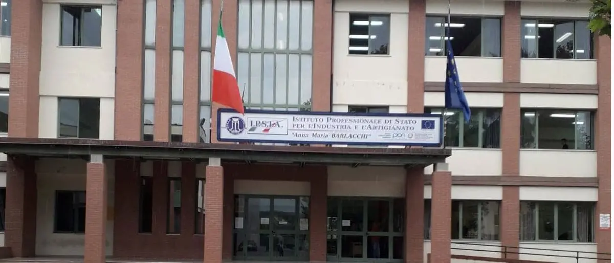 Crotone, cede parte di solaio in laboratorio dell’Ipsia: locali dichiarati inaccessibili già l’aprile scorso