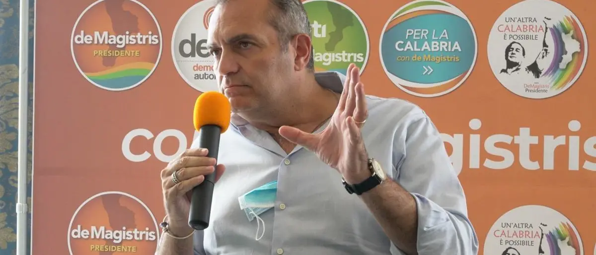 Regionali, de Magistris a Cosenza per avvio raccolta firme del suo polo civico
