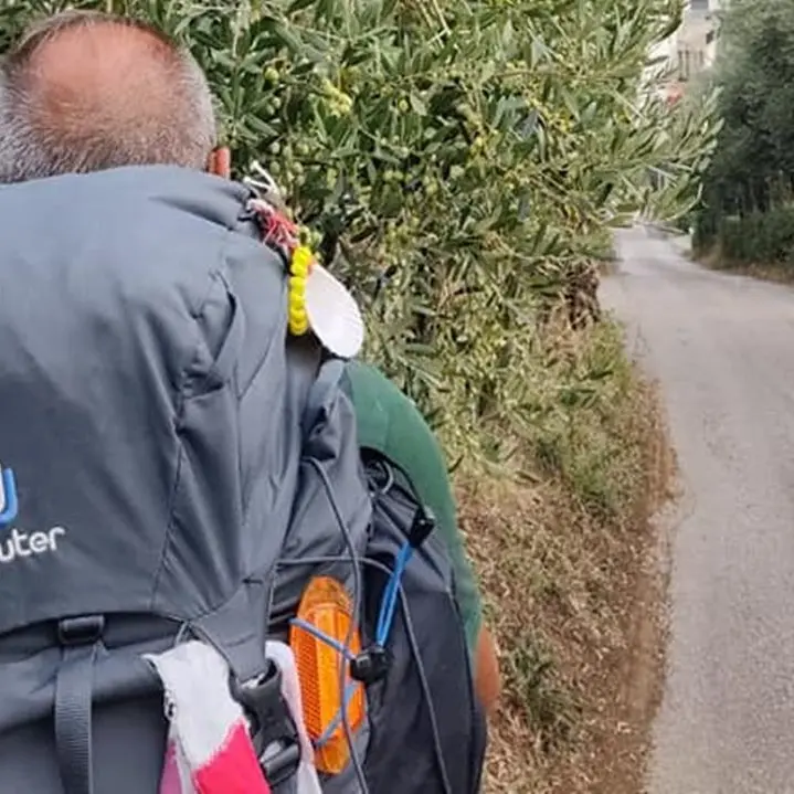 Da Cosenza a Roma a piedi per incontrare il Papa: il viaggio di don Santo Borrelli