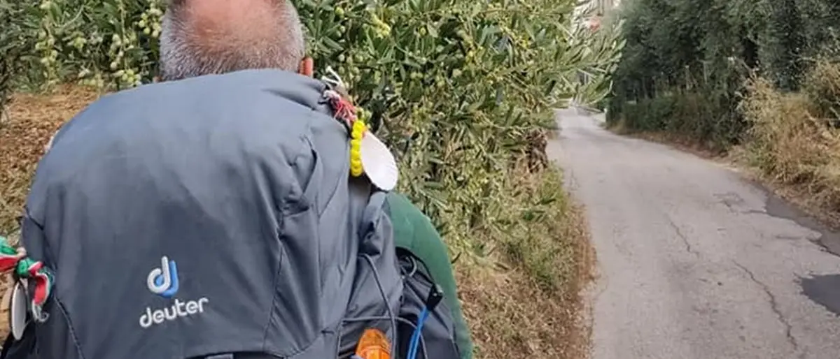 Da Cosenza a Roma a piedi per incontrare il Papa: il viaggio di don Santo Borrelli