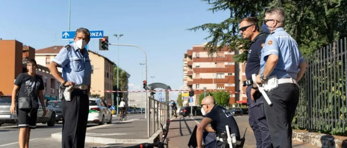 Tragedia nel Milanese: prova il monopattino dell’amico, cade e muore a soli 13 anni