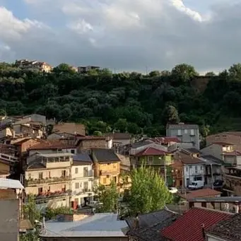 Covid, troppi contagi ad Acquaro: il sindaco “chiude” il comune fino al 6 settembre