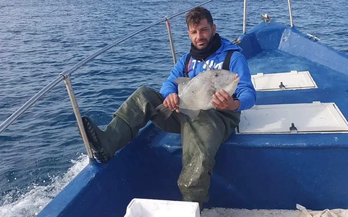 Catanzaro, scompare lasciando un biglietto di addio. Il fratello: «Chiunque lo abbia visto mi chiami»