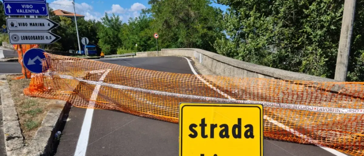 Vibo, cedimenti lungo la strada di Longobardi: era stata riaperta pochi mesi fa