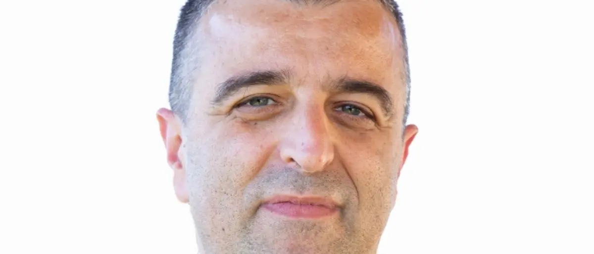 Zambrone, imbrattano l’auto del sindaco con frasi offensive: parte la denuncia