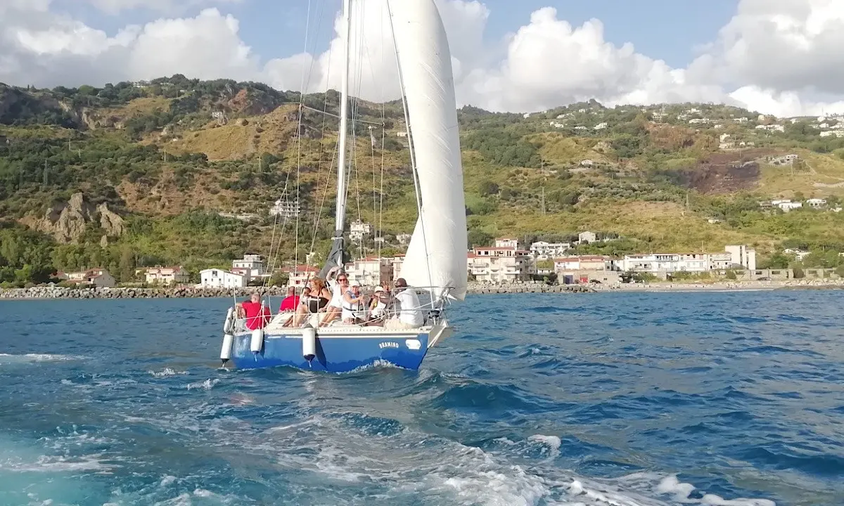 Mare e disabilità, successo per l’evento di inclusione in scena al porto di Cetraro