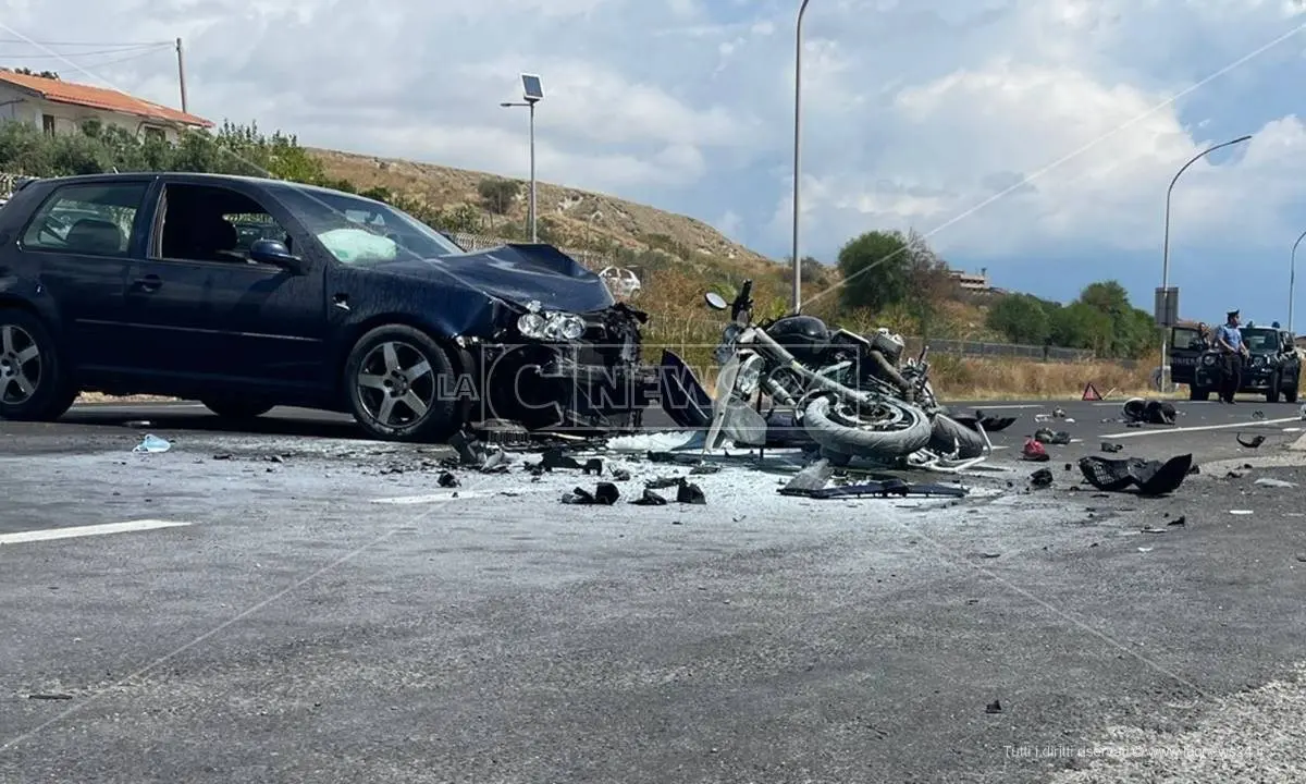 Incidente mortale a Riace, stabile ed in lenta ripresa il comandante della polizia locale di Roccella