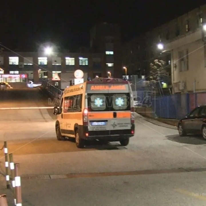 Pronto Soccorso Cosenza, gli infermieri: «Servizio 118 allo sbando, servono mezzi e personale»