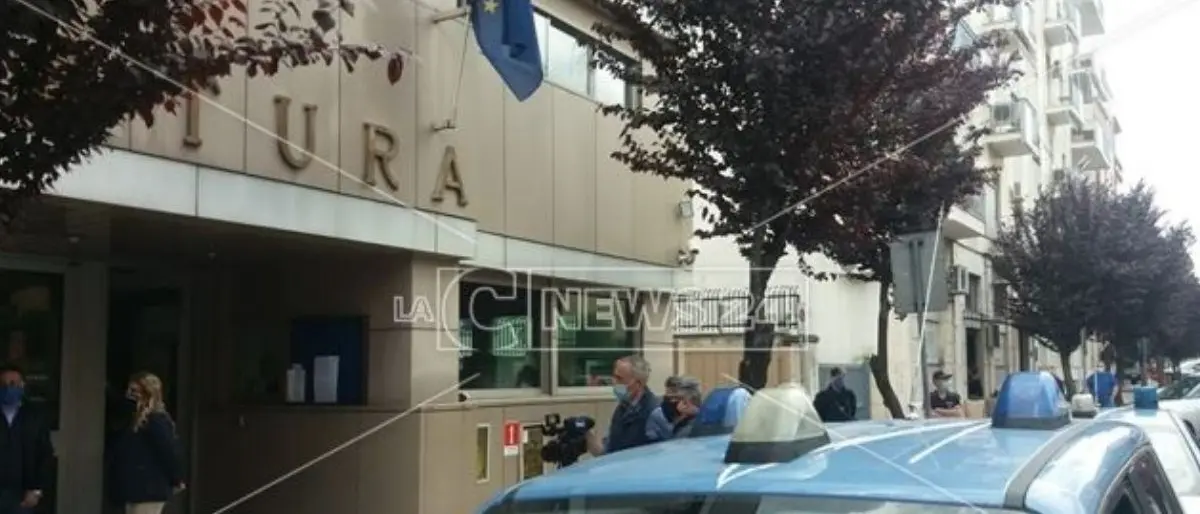 Cosenza, sparatoria a Lungo Crati: la squadra mobile ferma il presunto autore