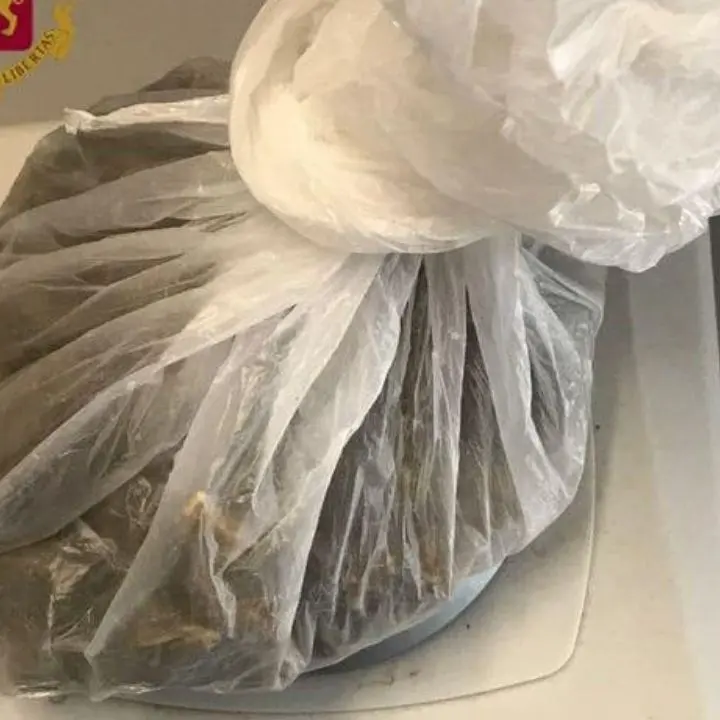 Cosenza, viola la sorveglianza speciale e lo trovano con la droga in auto: arrestato 31enne