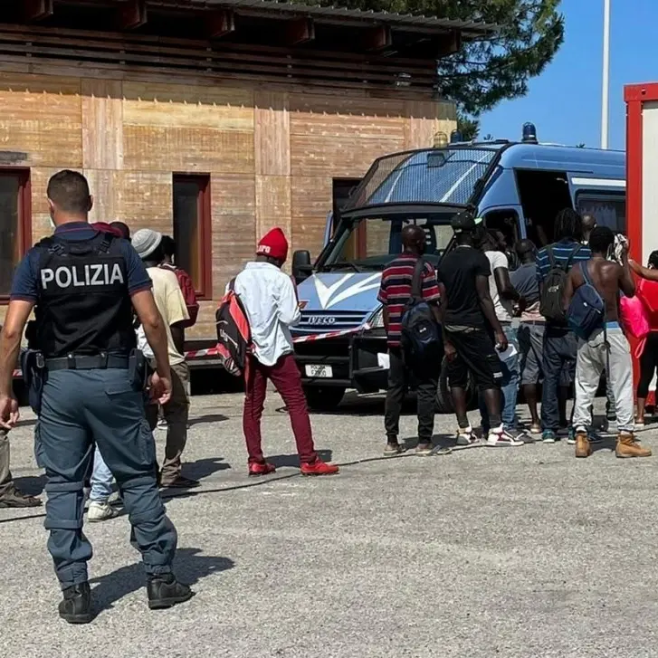 Covid, oltre 200 migranti vaccinati alla tendopoli di San Ferdinando