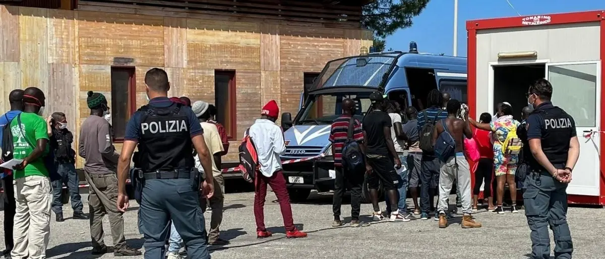 Covid, oltre 200 migranti vaccinati alla tendopoli di San Ferdinando