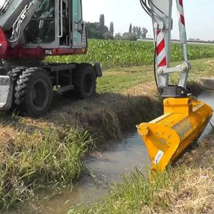 Frane e alluvioni, la Prefettura di Crotone agli enti competenti: «Necessario pulire corsi d’acqua»
