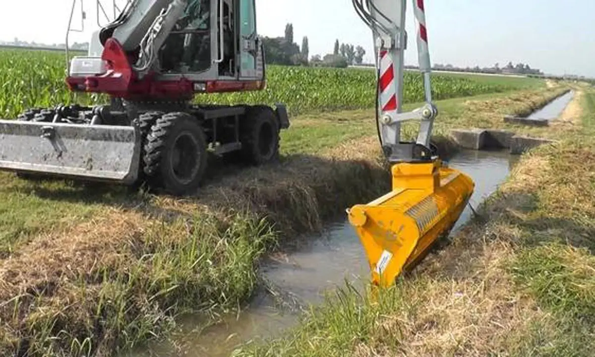 Frane e alluvioni, la Prefettura di Crotone agli enti competenti: «Necessario pulire corsi d’acqua»