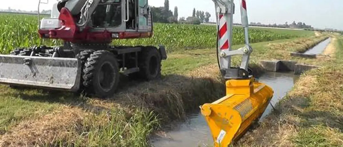 Frane e alluvioni, la Prefettura di Crotone agli enti competenti: «Necessario pulire corsi d’acqua»