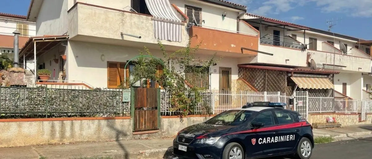 Camorra, arrestati a Scalea due latitanti vicini al clan Mazzarella: si nascondevano in una villetta