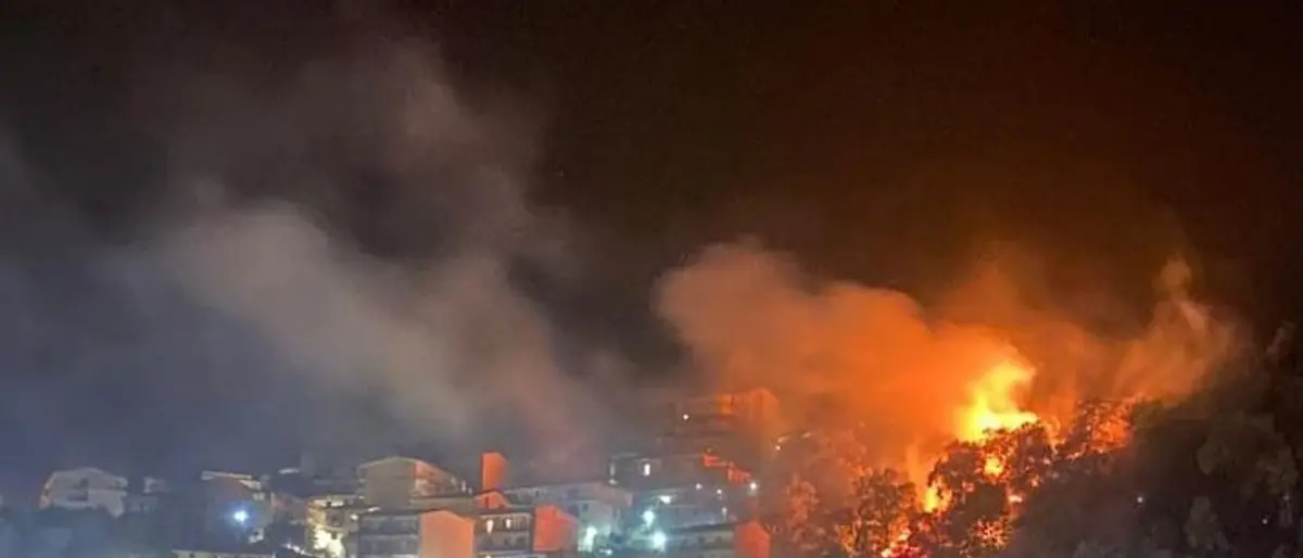 Incendi nel Crotonese, denunciata una donna di Isola Capo Rizzuto e un uomo di Mesoraca