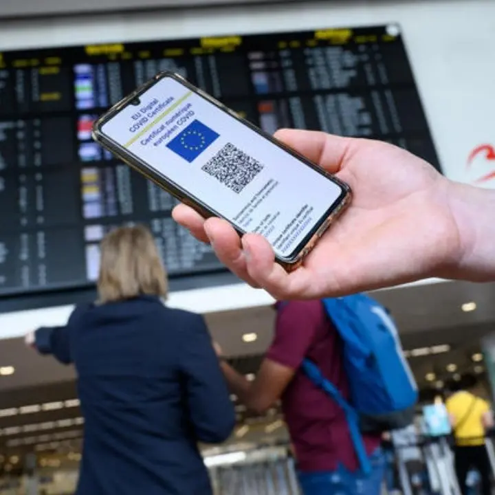 Green pass esteso da ottobre, resta il nodo del trasporto pubblico locale