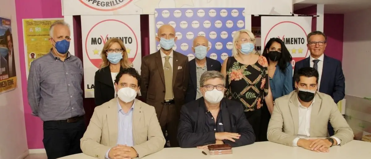 Elezioni Calabria, il M5s presenta i candidati dell’area centrale: «Conte garante di ogni nome»