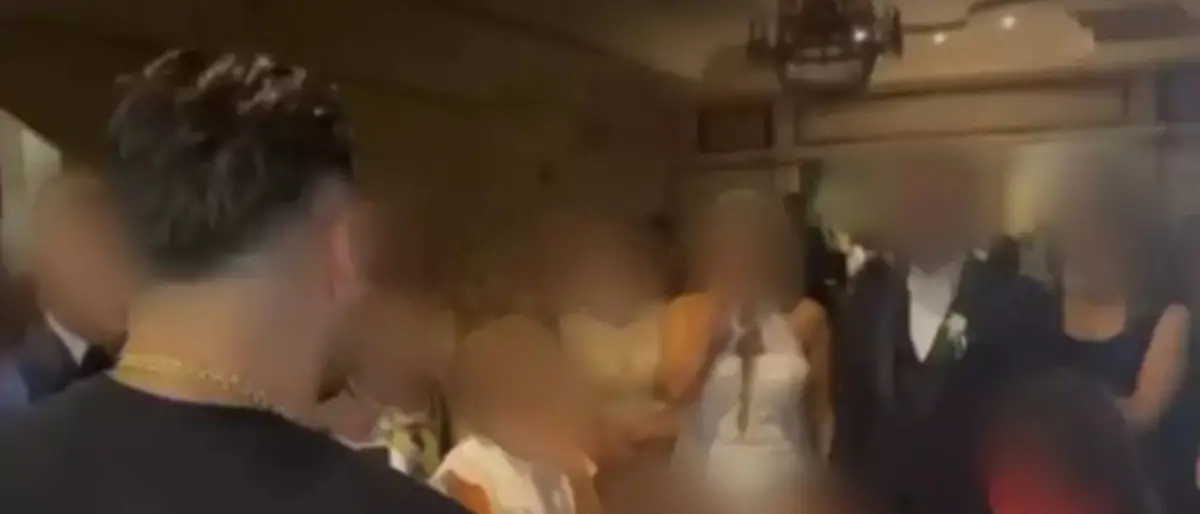 Palmi, il cantante neomelodico alle nozze della figlia del narcotrafficante con un messaggio dalla cella