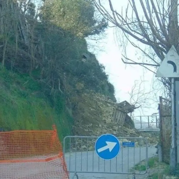 Strada chiusa da 8 mesi per una frana, San Marco “ostaggio” della disputa tra provincia di Cosenza e Anas