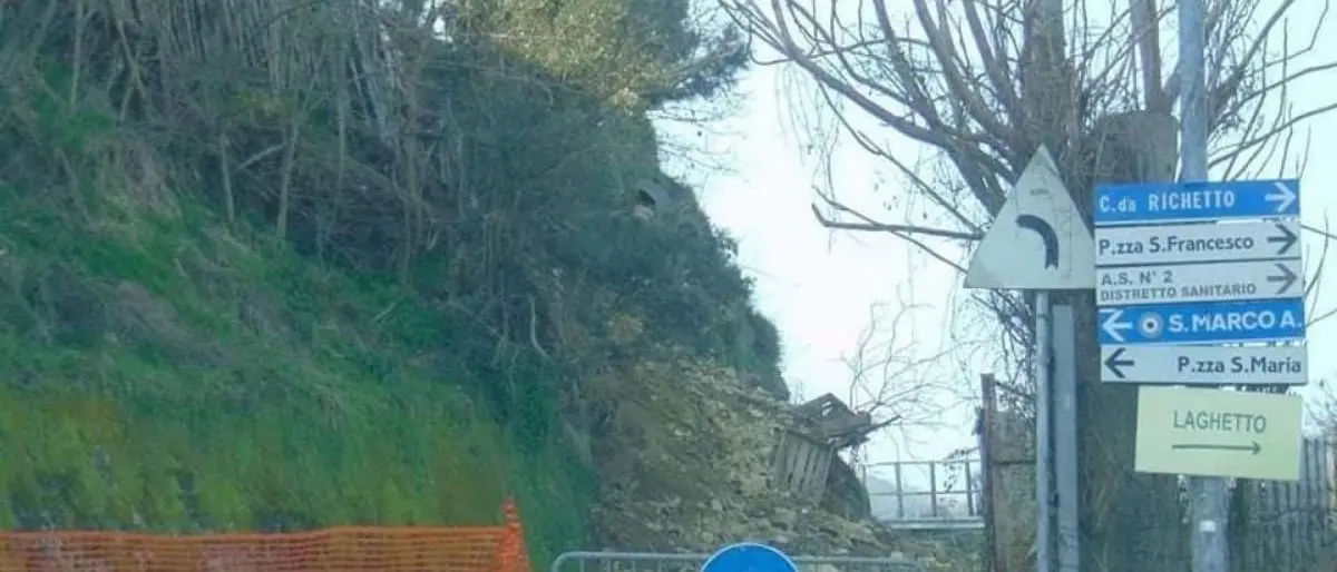 Strada chiusa da 8 mesi per una frana, San Marco “ostaggio” della disputa tra provincia di Cosenza e Anas