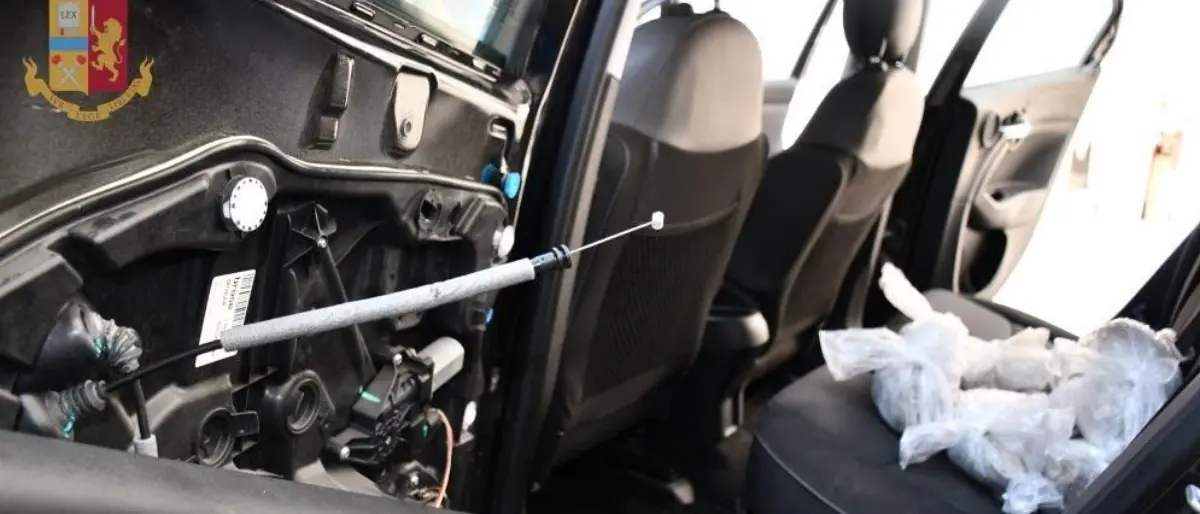 In auto con un chilo di marijuana e documenti falsi, 43enne siciliano arrestato in Calabria