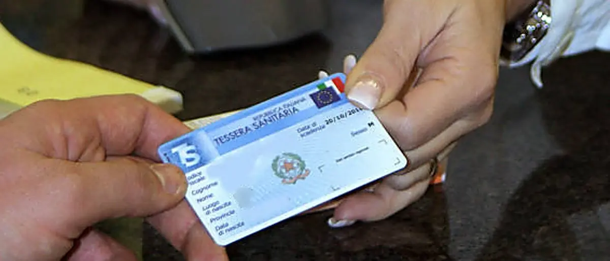 Vibo, attende la consegna della tessera sanitaria da 2 anni: «Non so più a chi rivolgermi»