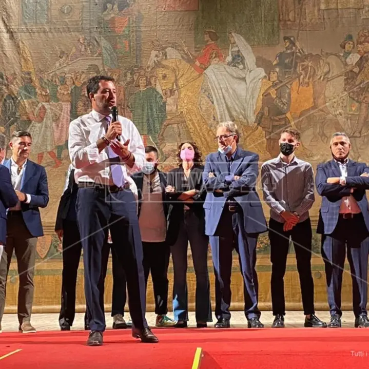 Salvini a Cosenza: «Abbiamo già vinto, ma io voglio stravincere»