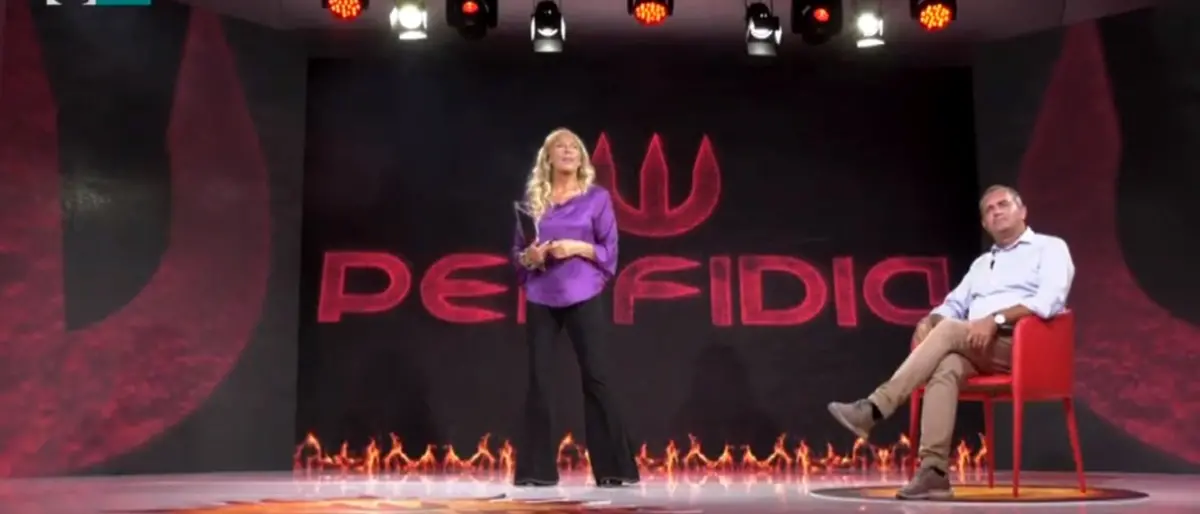 Al via la nuova edizione di Perfidia: de Magistris primo ospite di Antonella Grippo - VIDEO