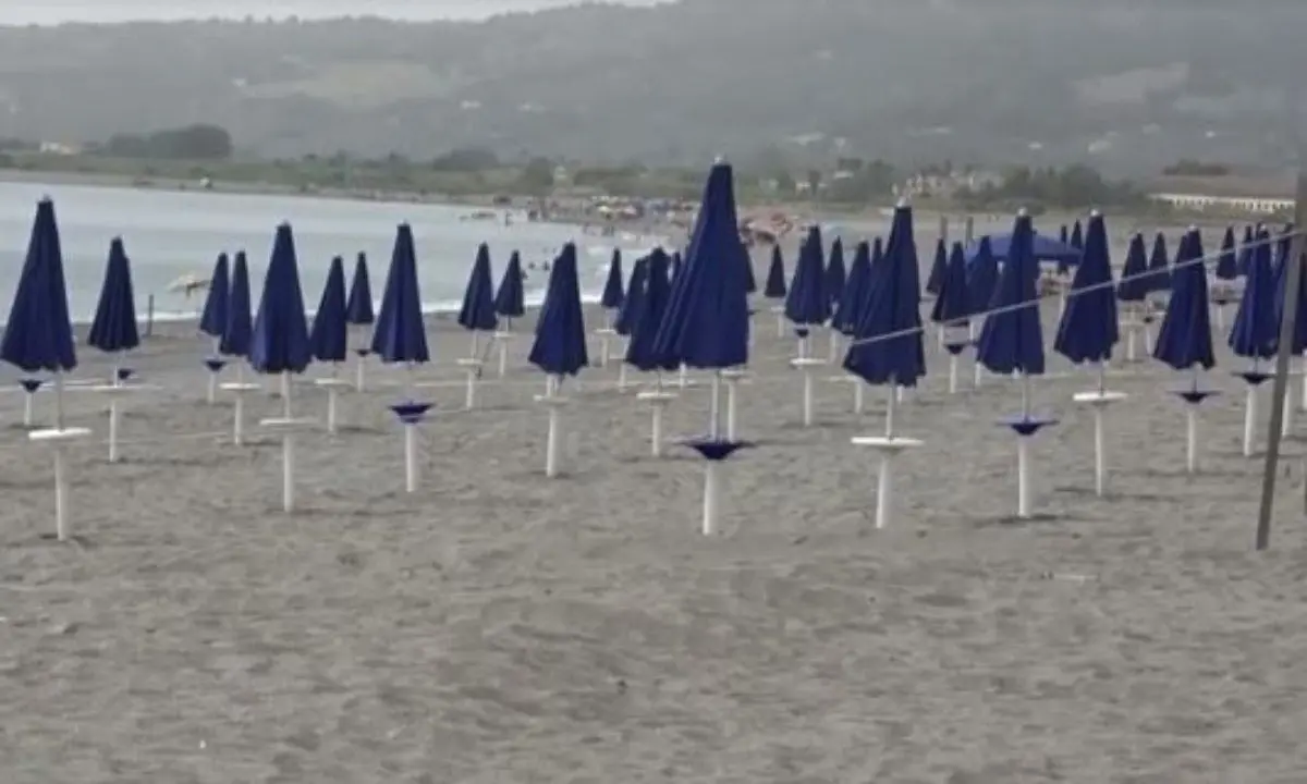 Lamezia Terme, rinvenuto il cadavere di un 70enne sulla spiaggia della Marinella