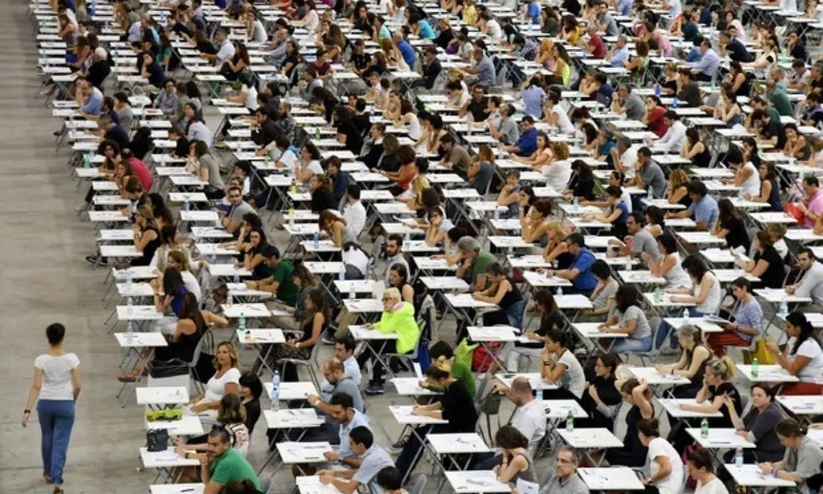 Scuola, deve partorire e la escludono dal concorso: oggi il Tar l’ammette all’esame