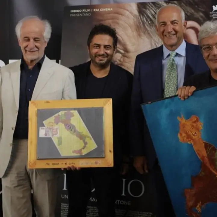 Il Premio Fondazione Mimmo Rotella consegnato a Mario Martone e Toni Servillo per “Qui rido io”