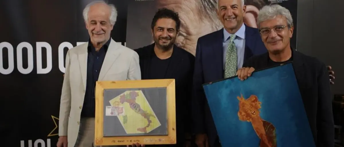 Il Premio Fondazione Mimmo Rotella consegnato a Mario Martone e Toni Servillo per “Qui rido io”
