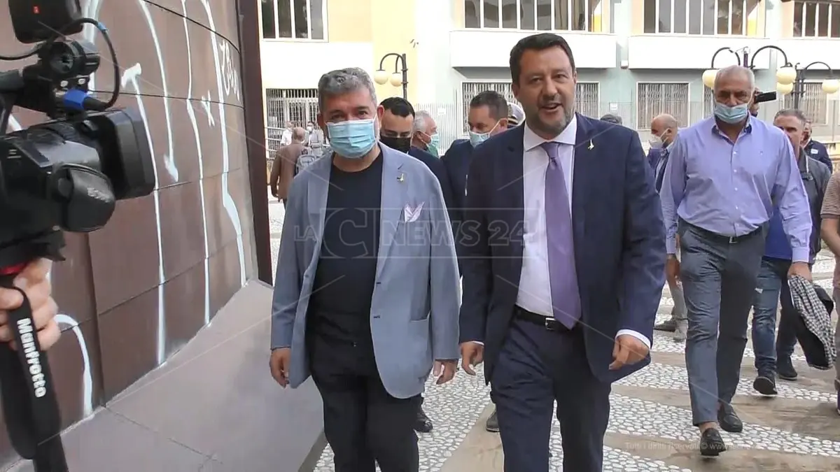 Salvini a Castrovillari: «Mentre noi ci occupiamo di problemi seri Letta pensa alla cannabis»