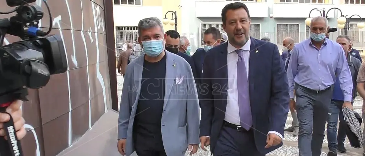 Salvini a Castrovillari: «Mentre noi ci occupiamo di problemi seri Letta pensa alla cannabis»
