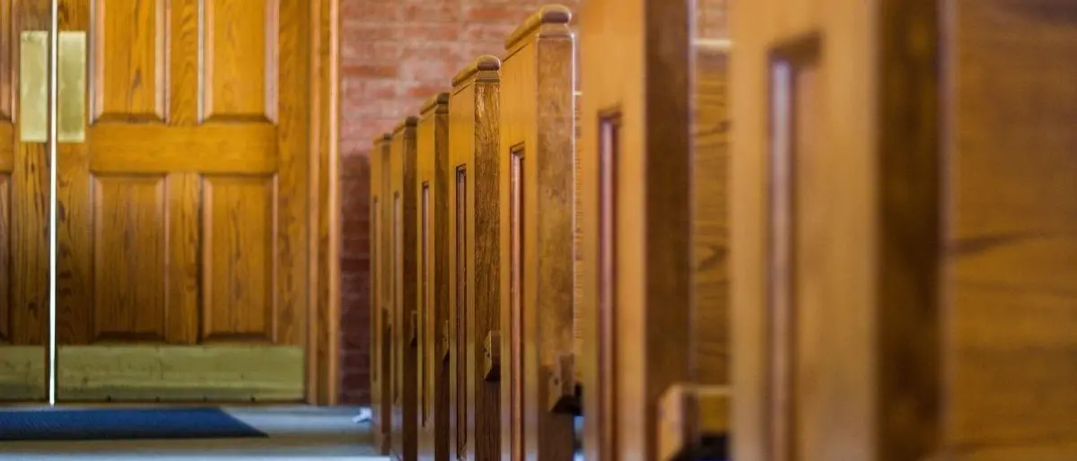 Una parente del prete ha il Covid, carabinieri e sindaco interrompono la messa nel Vibonese