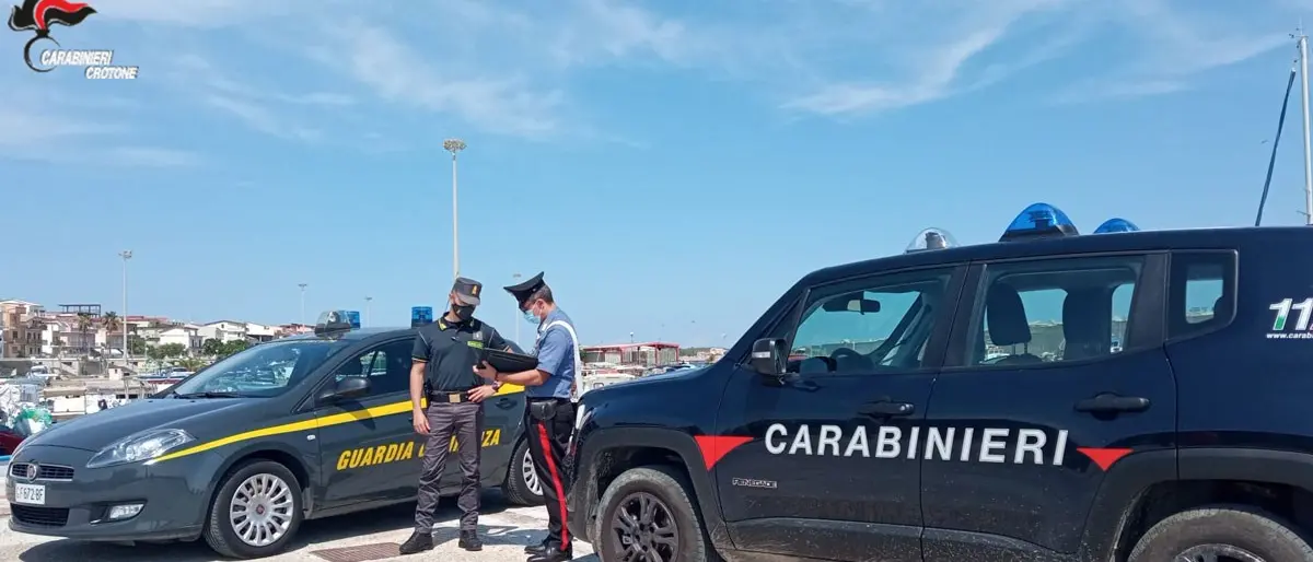 Strongoli, tentano di fuggire dopo uno sbarco con documenti falsi: arrestati